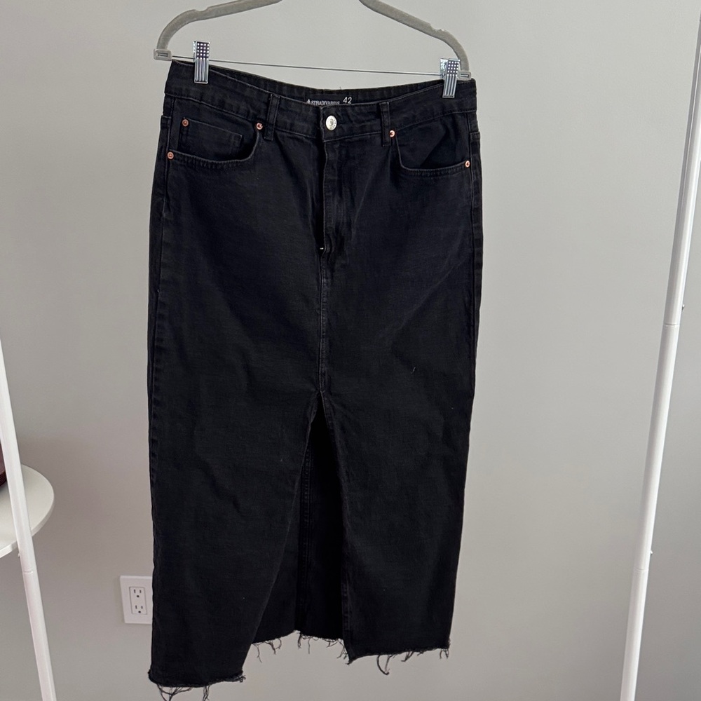 stradivarius Black Straight-Leg Denim Skirt with Front Slit
